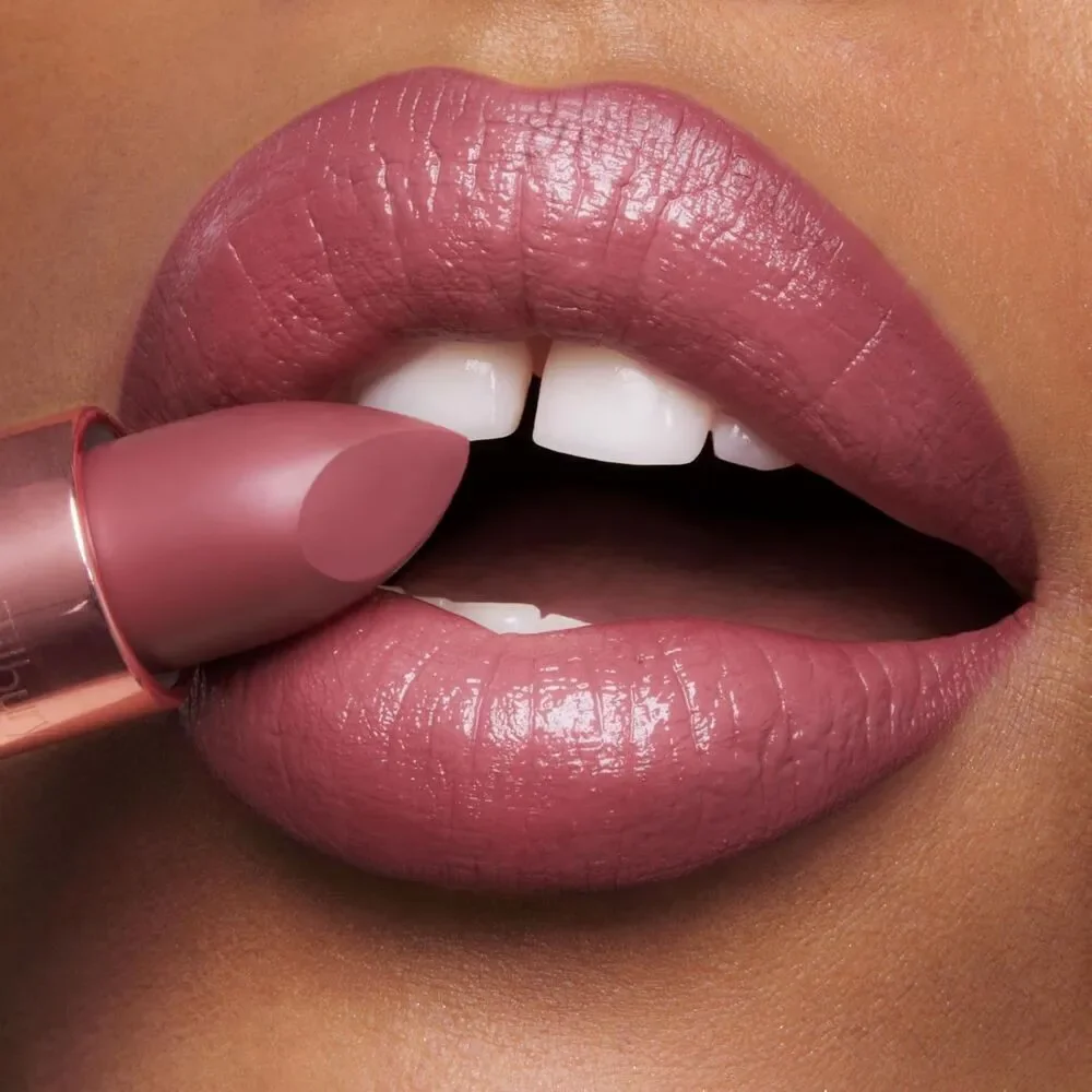 Charlotte Tilbury Moisturizing & Hydrating Lipstick With Light Diffusing Pigment
